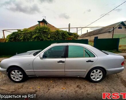 Мерседес Е-Класс 1996 в Запорожье на Automoto.ua Серый Мерседес Е-Класс, объемом двигателя 2 л и пробегом 466 тыс. км за 4300 $, фото 1 на Automoto.ua