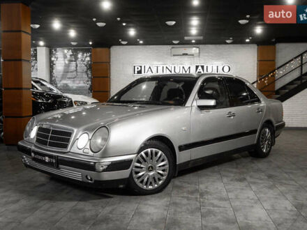 Серый Мерседес Е-Класс, объемом двигателя 2.8 л и пробегом 266 тыс. км за 3599 $, фото 1 на Automoto.ua