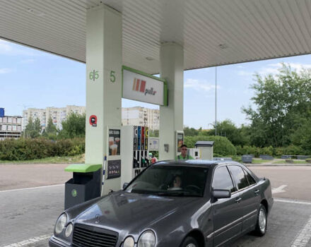Сірий Мерседес Е-Клас, об'ємом двигуна 2.3 л та пробігом 444 тис. км за 1900 $, фото 1 на Automoto.ua