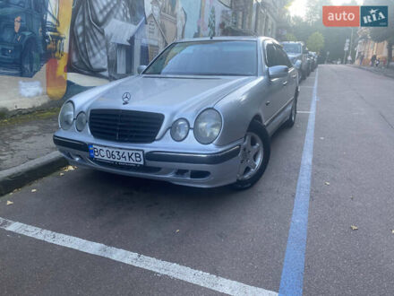 Сірий Мерседес Е-Клас, об'ємом двигуна 2 л та пробігом 433 тис. км за 2999 $, фото 1 на Automoto.ua