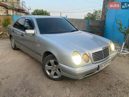 Сірий Мерседес Е-Клас, об'ємом двигуна 2.87 л та пробігом 540 тис. км за 3500 $, фото 1 на Automoto.ua