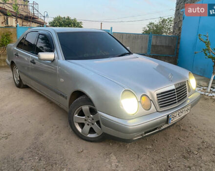 Серый Мерседес Е-Класс, объемом двигателя 2.87 л и пробегом 540 тыс. км за 3500 $, фото 1 на Automoto.ua