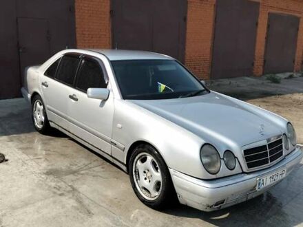 Серый Мерседес Е-Класс, объемом двигателя 2 л и пробегом 210 тыс. км за 2500 $, фото 1 на Automoto.ua