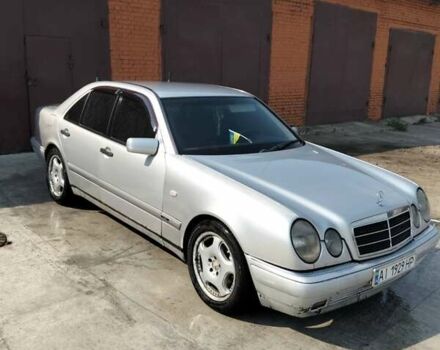 Сірий Мерседес Е-Клас, об'ємом двигуна 2 л та пробігом 210 тис. км за 2500 $, фото 1 на Automoto.ua