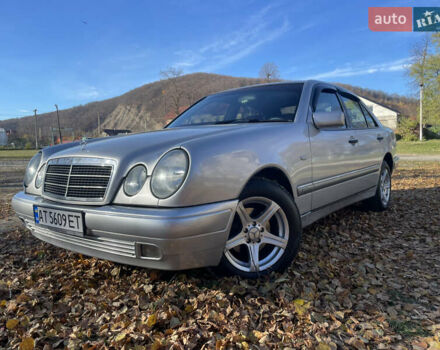 Сірий Мерседес Е-Клас, об'ємом двигуна 2 л та пробігом 348 тис. км за 3700 $, фото 1 на Automoto.ua