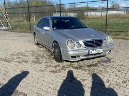 Сірий Мерседес Е-Клас, об'ємом двигуна 2.2 л та пробігом 300 тис. км за 3000 $, фото 1 на Automoto.ua