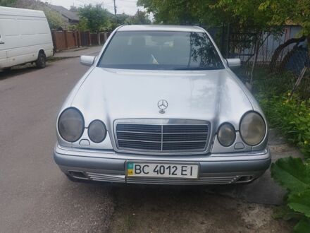 Серый Мерседес Е-Класс, объемом двигателя 2 л и пробегом 445 тыс. км за 3200 $, фото 1 на Automoto.ua