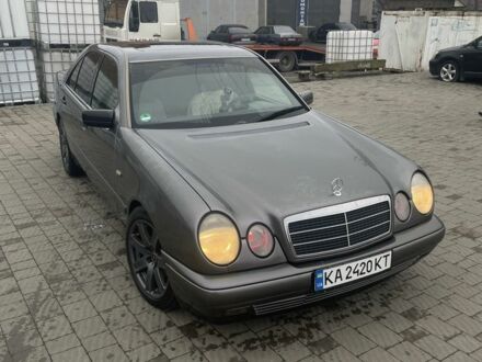 Серый Мерседес Е-Класс, объемом двигателя 2.3 л и пробегом 340 тыс. км за 3200 $, фото 1 на Automoto.ua