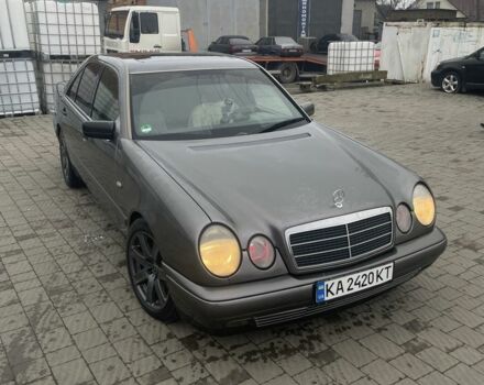 Сірий Мерседес Е-Клас, об'ємом двигуна 2.3 л та пробігом 340 тис. км за 3200 $, фото 1 на Automoto.ua