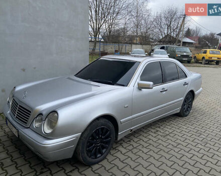Сірий Мерседес Е-Клас, об'ємом двигуна 2.3 л та пробігом 381 тис. км за 2800 $, фото 1 на Automoto.ua