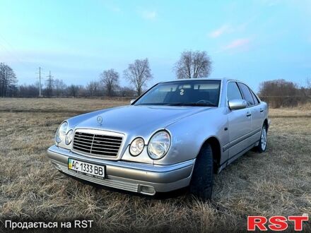 Мерседес Е-Клас 1997 у Мироновке на Automoto.ua Сірий Мерседес Е-Клас, об'ємом двигуна 29 л та пробігом 469 тис. км за 3400 $, фото 1 на Automoto.ua