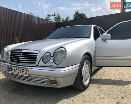 Серый Мерседес Е-Класс, объемом двигателя 3 л и пробегом 556 тыс. км за 4400 $, фото 1 на Automoto.ua
