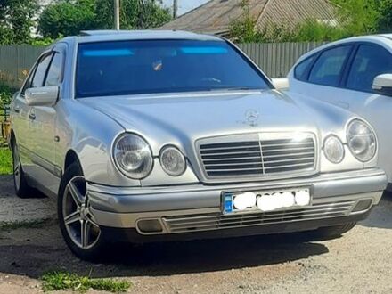 Серый Мерседес Е-Класс, объемом двигателя 2.8 л и пробегом 470 тыс. км за 3000 $, фото 1 на Automoto.ua