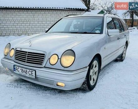 Серый Мерседес Е-Класс, объемом двигателя 2.5 л и пробегом 320 тыс. км за 4200 $, фото 1 на Automoto.ua