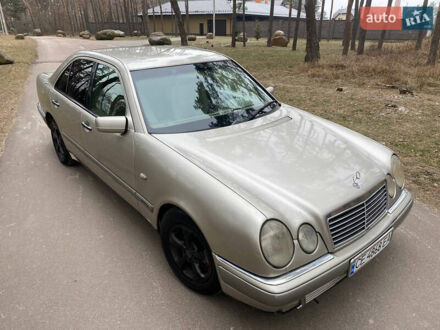 Мерседес Е-Клас 1997 у Радомышле на Automoto.ua Сірий Мерседес Е-Клас, об'ємом двигуна 2.2 л та пробігом 440 тис. км за 2300 $, фото 1 на Automoto.ua
