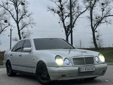 Сірий Мерседес Е-Клас, об'ємом двигуна 2 л та пробігом 360 тис. км за 2500 $, фото 1 на Automoto.ua
