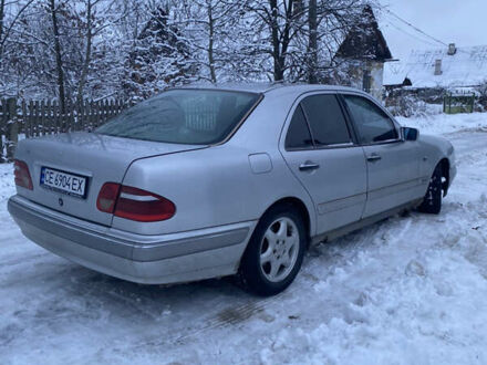 Серый Мерседес Е-Класс, объемом двигателя 2.3 л и пробегом 328 тыс. км за 2700 $, фото 1 на Automoto.ua