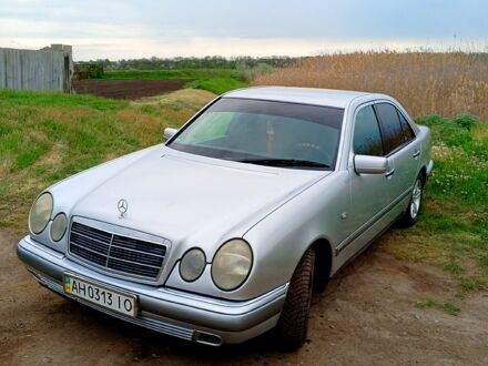 Мерседес Е-Класс 1997 в Дружковке на Automoto.ua Серый Мерседес Е-Класс, объемом двигателя 2.4 л и пробегом 300 тыс. км за 3800 $, фото 1 на Automoto.ua