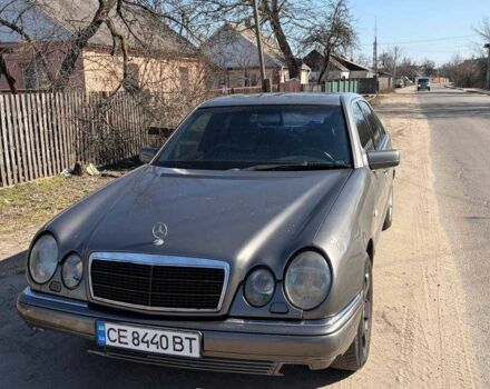 Серый Мерседес Е-Класс, объемом двигателя 3.2 л и пробегом 380 тыс. км за 2300 $, фото 1 на Automoto.ua