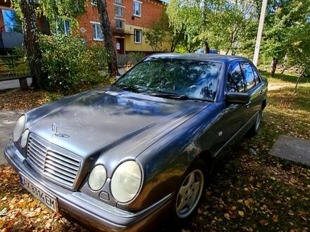 Мерседес Е-Класс 1997 в Сумах на Automoto.ua Серый Мерседес Е-Класс, объемом двигателя 2 л и пробегом 290 тыс. км за 2400 $, фото 1 на Automoto.ua
