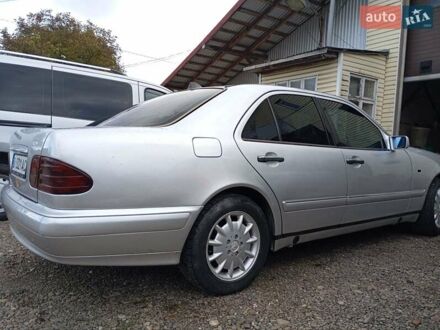 Серый Мерседес Е-Класс, объемом двигателя 2 л и пробегом 318 тыс. км за 2999 $, фото 1 на Automoto.ua