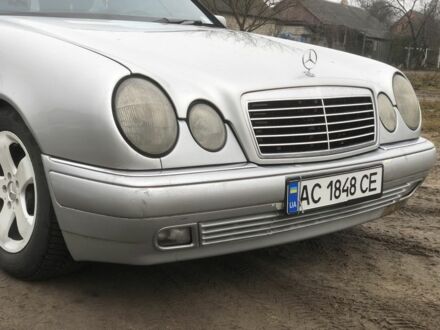 Мерседес Е-Клас 1997 у Луцьку на Automoto.ua Сірий Мерседес Е-Клас, об'ємом двигуна 2.5 л та пробігом 315 тис. км за 5100 $, фото 1 на Automoto.ua