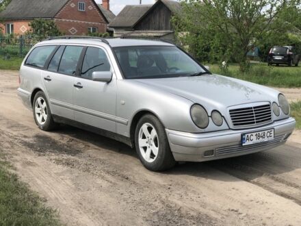 Мерседес Е-Класс 1997 в Луцке на Automoto.ua Серый Мерседес Е-Класс, объемом двигателя 2.5 л и пробегом 315 тыс. км за 5000 $, фото 1 на Automoto.ua
