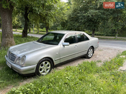 Мерседес Е-Класс 1997 в Каменце-Подольском на Automoto.ua Серый Мерседес Е-Класс, объемом двигателя 2.2 л и пробегом 150 тыс. км за 2900 $, фото 1 на Automoto.ua