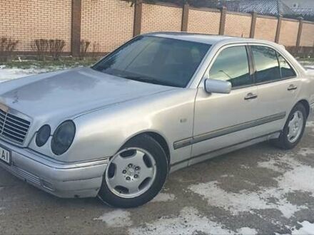 Серый Мерседес Е-Класс, объемом двигателя 2.4 л и пробегом 444 тыс. км за 3600 $, фото 1 на Automoto.ua