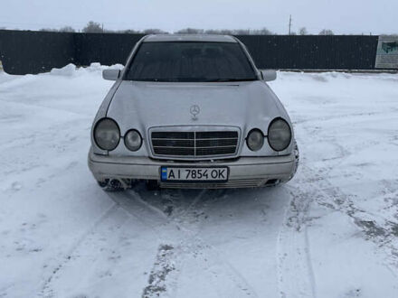 Серый Мерседес Е-Класс, объемом двигателя 2.16 л и пробегом 500 тыс. км за 3200 $, фото 1 на Automoto.ua