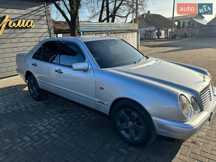 Мерседес Е-Класс 1997 в Любешов на Automoto.ua Серый Мерседес Е-Класс, объемом двигателя 2.87 л и пробегом 300 тыс. км за 5500 $, фото 1 на Automoto.ua