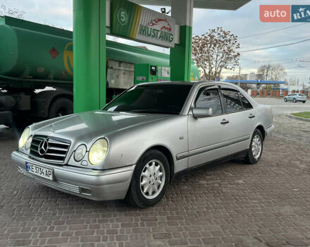 Серый Мерседес Е-Класс, объемом двигателя 3.2 л и пробегом 300 тыс. км за 2250 $, фото 1 на Automoto.ua