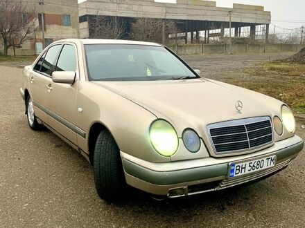 Мерседес Е-Класс 1998 в Николаеве на Automoto.ua Серый Мерседес Е-Класс, объемом двигателя 2.2 л и пробегом 400 тыс. км за 3250 $, фото 1 на Automoto.ua