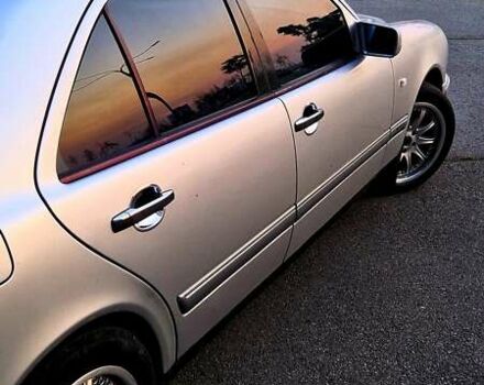 Серый Мерседес Е-Класс, объемом двигателя 2.8 л и пробегом 368 тыс. км за 5000 $, фото 1 на Automoto.ua