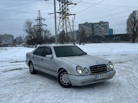 Серый Мерседес Е-Класс, объемом двигателя 3.2 л и пробегом 200 тыс. км за 2250 $, фото 1 на Automoto.ua