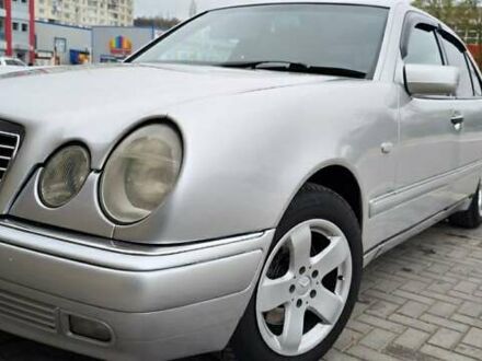 Мерседес Е-Класс 1998 в Измаиле на Automoto.ua Серый Мерседес Е-Класс, объемом двигателя 2.8 л и пробегом 401 тыс. км за 5500 $, фото 1 на Automoto.ua
