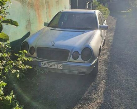 Сірий Мерседес Е-Клас, об'ємом двигуна 2 л та пробігом 500 тис. км за 2500 $, фото 1 на Automoto.ua