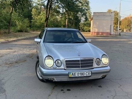 Сірий Мерседес Е-Клас, об'ємом двигуна 3 л та пробігом 430 тис. км за 2400 $, фото 1 на Automoto.ua