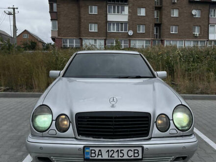 Сірий Мерседес Е-Клас, об'ємом двигуна 4.27 л та пробігом 415 тис. км за 5000 $, фото 1 на Automoto.ua