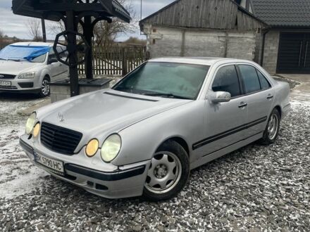 Сірий Мерседес Е-Клас, об'ємом двигуна 3.2 л та пробігом 300 тис. км за 2150 $, фото 1 на Automoto.ua