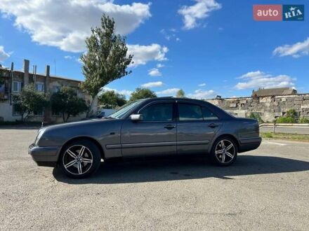 Серый Мерседес Е-Класс, объемом двигателя 3 л и пробегом 477 тыс. км за 7000 $, фото 1 на Automoto.ua