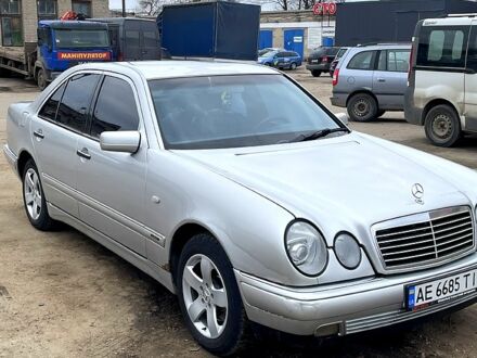 Мерседес Е-Класс 1998 в Запорожье на Automoto.ua Серый Мерседес Е-Класс, объемом двигателя 2 л и пробегом 0 тыс. км за 3900 $, фото 1 на Automoto.ua