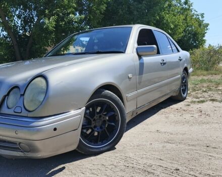 Сірий Мерседес Е-Клас, об'ємом двигуна 2.8 л та пробігом 520 тис. км за 2600 $, фото 1 на Automoto.ua