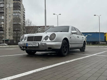 Серый Мерседес Е-Класс, объемом двигателя 2 л и пробегом 470 тыс. км за 3500 $, фото 1 на Automoto.ua