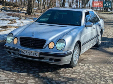 Серый Мерседес Е-Класс, объемом двигателя 3.2 л и пробегом 350 тыс. км за 3000 $, фото 1 на Automoto.ua