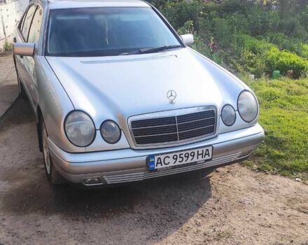 Серый Мерседес Е-Класс, объемом двигателя 2 л и пробегом 380 тыс. км за 4200 $, фото 1 на Automoto.ua