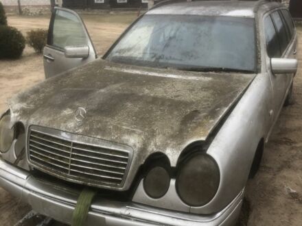 Сірий Мерседес Е-Клас, об'ємом двигуна 3 л та пробігом 124 тис. км за 254 $, фото 1 на Automoto.ua