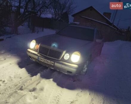 Серый Мерседес Е-Класс, объемом двигателя 2.4 л и пробегом 400 тыс. км за 2950 $, фото 1 на Automoto.ua