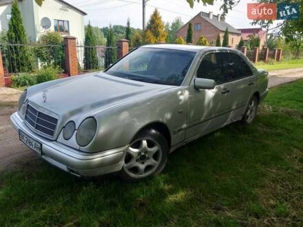 Мерседес Е-Клас 1999 у Мостисках на Automoto.ua Сірий Мерседес Е-Клас, об'ємом двигуна 2 л та пробігом 500 тис. км за 3000 $, фото 1 на Automoto.ua
