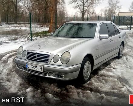 Сірий Мерседес Е-Клас, об'ємом двигуна 2 л та пробігом 320 тис. км за 4000 $, фото 1 на Automoto.ua
